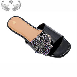 Sandali piatti da donna alla moda, infradito, ciabatte casual da spiaggia leggere con decorazioni a goccia d'acqua per tutti i giorni - Product Image 2