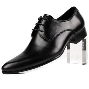 รองเท้าหนังวัวสำหรับเดินพร้อมซับในกันกลิ่นและเสริมความแข็งแรงที่ปลายรองเท้า รองเท้าหนังสำหรับผู้ชาย - Product Image 1