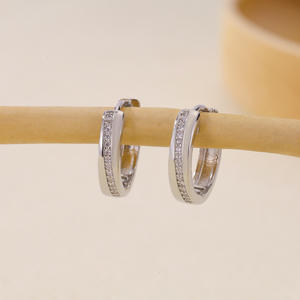 Nouveauté 2025 Vente en gros usine Bijoux d'oreille tendance de haute qualité, créoles imposantes et stylées, plaqué or 14K sur cuivre - Product Image 3