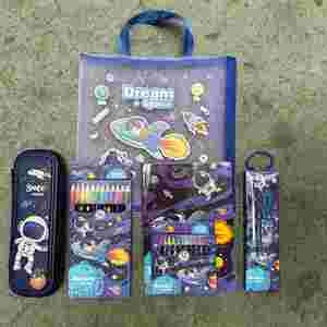 Juego de Papelería Escolar Infantil de Dibujos Animados 2024 con Regla de Plástico, Sacapuntas y Bolígrafos de Gel de Tinta Azul - Diseño Kawaii - Product Image 2