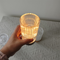Lampada da Tavolo Moderna a LED Senza Fili, Mini Luce Notturna in Cristallo, Ricaricabile USB Type-C, Dimmerabile al Tocco, Luce Calda per Camera da Letto