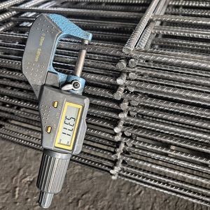 Hoogwaardige Chinese fabrikanten goedkope prijs gelaste gaashekwerk panelen stalen gaashekwerk - Product Image 3