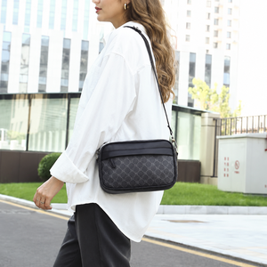 Sac messager en cuir PU imprimé pour homme, nouvelle tendance 2026, pochette carrée texturée, résistant à l'usure, en polyester, 8 pouces - Product Image 3