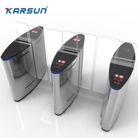 Barrière de sécurité escamotable en verre demi-hauteur pour accès rapide, avec lecteur de codes QR et cartes RFID, idéale pour les théâtres intérieurs