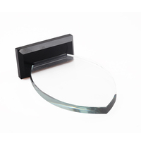 Cadeau d'entreprise, trophée en cristal avec design gravé en forme de bouclier, base noire, emballage dans une boîte cadeau