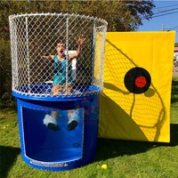 Fête d'été en plein air Sports commerciaux Carnaval aquatique Jeux d'amusement Cabine de dunk pour enfants Réservoir de dunk gonflable pour adultes