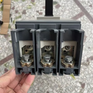 Interruptor Automático NSC400K 3P 320A 100% Nuevo y Original con Materiales de Cobre y Plástico para Uso Industrial - Product Image 6
