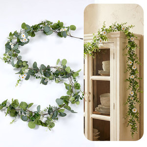Guirlande artificielle en rotin, feuilles vertes, fleurs blanches, pour décoration murale, intérieure et extérieure, 6 pieds de long, décoration de printemps - Product Image 1