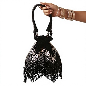 Sac de soirée noir à franges perlées, sac à bandoulière brodé floral pour mariage et fête - Product Image 1