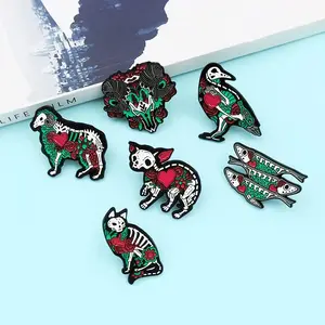 Atacado Tendência Design Halloween Personalidade Animal Peixe Gato Pássaro Fox Dog Osso Cadáver Liga Broche Emblema Pins