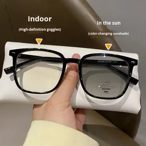 Nouvelles lunettes tendance unisexe 2026 style punk rétro à monture carrée, verres PC photochromiques <span class=keywords><strong>sans</strong></span> correction, anti-lumière bleue, pour myopie - Product Image 1