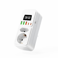 Adaptador de Enchufe Portátil con Reloj, Adaptador Multi-Enchufe con 3 Puertos USB-A y 2 Puertos Tipo-C, Regleta de Alimentación Multifuncional para Viajes