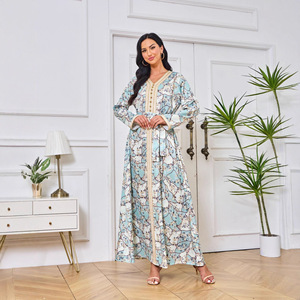 Robe élégante en polyester à col en V et manches classiques, imprimée, avec broderie de diamants thermocollé<span class=keywords><strong>s</strong></span> et estampage, pour femme, toutes saisons, style Dubaï - Product Image 1