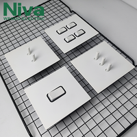 Interrupteurs muraux à bascule Niva en acier inoxydable, 1 interrupteur, prise électrique standard britannique pour la maison