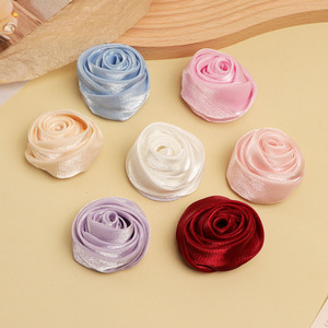 Flor de tela de satén con forma de capullo de rosa de 5 cm para corsage, accesorios de ropa, decoración para el cabello y bolsos de mujer, Primavera 2024, hecho a mano en Jinhua - Product Image 1