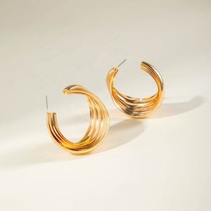 Boucles d'oreilles créoles ovales 3D géométriques audacieuses en acier inoxydable doré pour femme, idéales pour les soirées – Nouvelle collection de bijoux tendance - Product Image 5