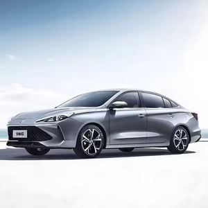 SAIC Roewe I5 4 portes 5 places Automatique Manuelle <span class=keywords><strong>Nouvelle</strong></span> Voiture d'occasion Berline Essence Voitures à essence pas chères Roewe I5 <span class=keywords><strong>2023</strong></span> - Product Image 1