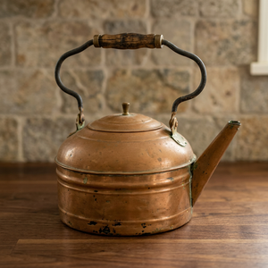 Bouilloire à thé vintage en laiton avec couvercle et poignée en bois, pot à eau au design métallique - Product Image 3
