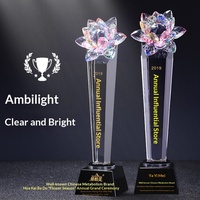 Trophée en cristal de lotus coloré haut de gamme et créatif, sur mesure pour les récompenses annuelles des bénévoles d'entreprise pour la lutte contre la pandémie