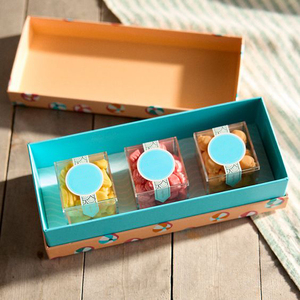 Caja de acrílico transparente cuadrada personalizada, caja de cubos de caramelo para embalaje, caja de dulces de plástico con tapa para recuerdo de boda - Product Image 5