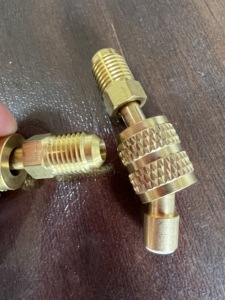 Adaptateur R410A en laiton stable pour système <span class=keywords><strong>de</strong></span> <span class=keywords><strong>climatisation</strong></span> mini-split, HAVC et <span class=keywords><strong>service</strong></span> <span class=keywords><strong>de</strong></span> réfrigération avec 45 degrés - Product Image 4