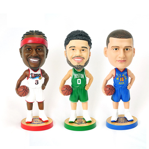 Estatuas de Resina Artísticas Personalizadas al por Mayor, Figuras de Jugadores de Baloncesto Hechas a Mano, Regalos, Recuerdos, Coleccionables para Fanáticos del Deporte - Product Image 3