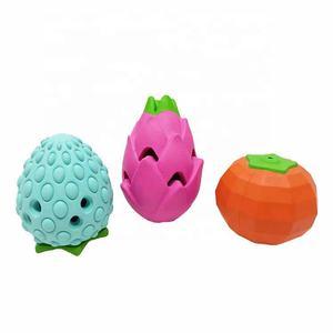 Toplu Chewers için Strabarry domates Pitaya kauçuk köpek oyuncaklar OEM ODM köpek çiğnemek oyuncak büyük sert dayanıklı gıda dağıtıcı oyuncak - Product Image 1