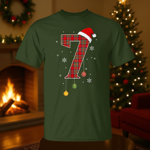 Six Seven Meme T-shirt de Noël assorti pour couple, motif à carreaux, numéro 7, ornements de chapeau de Père Noël, design de Noël - Product Image 3
