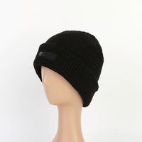 Vente en gros de bonnets d'hiver en tricot doux et chauds pour hommes et femmes, avec logo brodé en patch tissé, personnalisés