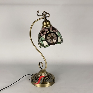 <span class=keywords><strong>Tiffany</strong></span> Style 8 pouces européen rétro LED Table décorative lampe de bureau Art coloré verre teinté-coupé abat-jour en étain soudé - Product Image 5