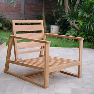 La chaise Bali Nusa présente un bois de teck finement poncé de couleur naturelle, idéale pour les espaces extérieurs, les maisons, les villas, les hôtels ou les complexes hôteliers. - Product Image 6