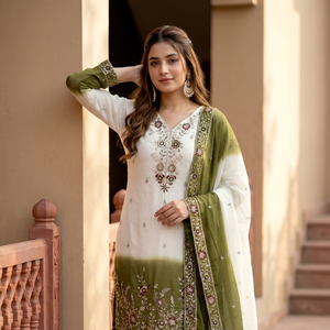 Costume Anarkali traditionnel pour femmes, blanc et vert, brodé, avec dupatta, longueur au sol, tenue de mariage, style Inde Pakistan - Product Image 1