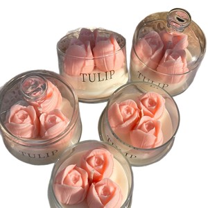 Bougie parfumée <span class=keywords><strong>à</strong></span> la tulipe dans un dôme en verre |   Parfum longue durée, cadeau haut de gamme pour mariage et fête des mères |   Vente en gros disponible - Product Image 1