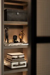 Armoire de chambre à coucher en bois moderne de luxe avec portes laquées, design autoportant, gain de place, grande capacité de rangement, appartement, bricolage - Product Image 4