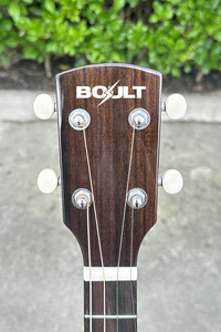 Guitarra Acústica de Alta Calidad, Nueva, Fabricada con Tapa de Abeto Macizo y Cuerpo de Caoba, con 4 Cuerdas de Acero, en Venta - Product Image 3
