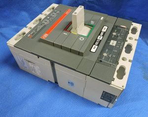 Interruptor de Circuito S6 SACE <span class=keywords><strong>ISOMAX</strong></span> S6N600TW-2, Bipolar, 600A, 500VDC, 600VAC / Interruptor de Caja 600A 600V para PLC S6N600 - Product Image 3