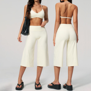 Ensemble de 2 pièces pour le yoga, haut court à bretelles et pantalon large capri, fabriqué sur mesure par le fabricant - Product Image 2
