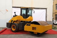Compacteur vibrant à tambour lisse hydraulique intégral monocylindre de 10 tonnes pour routes