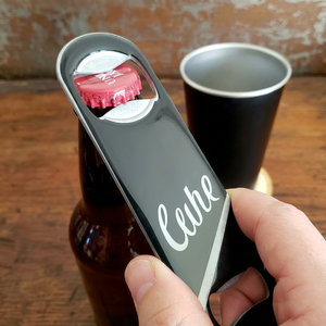 Abridor de Botellas de Acero Inoxidable East Brother, Acabado Metálico Pulido, Impresión de Letras Personalizada - Product Image 1