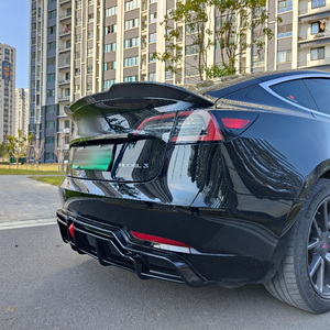 กันชนท้ายแบบลากจูง Welta Hot Style ผลิตจากพลาสติก ABS+PP พร้อมดีไซน์ Ducktail สำหรับรถยนต์ Tesla Model 3 ปี 2019-2022 แบบยึดติดด้วยสลักเกลียว  ใช้ได้กับรถ 100% - Product Image 5