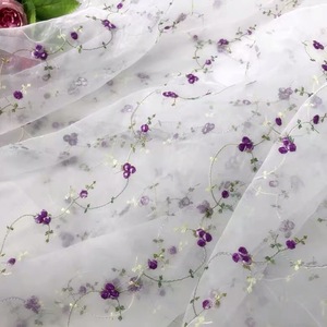 2025 nouveau Design violet fleur de cerisier brodé dentelle broderie <span class=keywords><strong>tissu</strong></span> Organza <span class=keywords><strong>tissu</strong></span> pour vêtements pour enfants - Product Image 1