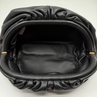 Sacs à main de luxe d'occasion en gros, sac à bandoulière nuage en cuir véritable noir, un incontournable tendance pour hommes et femmes