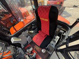 Excavadora Usada Doosan DX60 de 6 Toneladas, Excavadora Hidráulica de Tamaño Mediano, Original de Corea, en Buenas Condiciones, Pocas Horas de Uso, Precio Económico - Product Image 5
