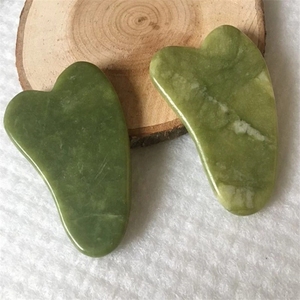 Grattoir facial en jade pour la relaxation des muscles du visage, le lifting de la peau, le massage du visage, le Gua Sha - Product Image 4