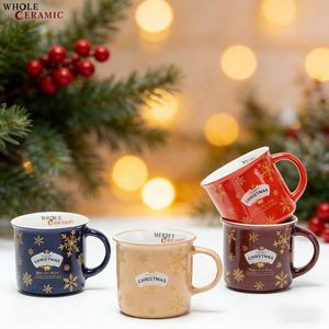 Vente en gros <span class=keywords><strong>de</strong></span> tasses à café et à thé en céramique émaillée classique personnalisées, collection <span class=keywords><strong>de</strong></span> Noël, série <span class=keywords><strong>de</strong></span> design avec logo doré et flocon <span class=keywords><strong>de</strong></span> neige - Product Image 1
