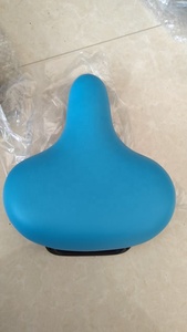 Selle de vélo <span class=keywords><strong>en</strong></span> <span class=keywords><strong>gel</strong></span> PU surdimensionnée personnalisée pour vélos et véhicules électriques avec un soutien et une ventilation robustes - Product Image 5