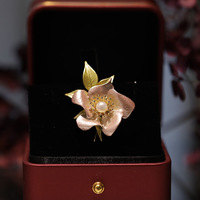 XILIANGFEIZI Bros Mutiara Air Tawar Pink Camellia Tembaga Zirkon Enamel Bunga Perhiasan Hadiah Pesta Pernikahan Obral