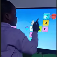 Un appareil interactif portable à faible coût fait de la télévision le panneau d'enseignement tactile intelligent du stylo tactile Écran de salle de classe multimédia