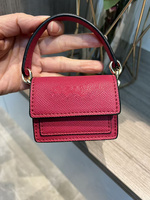 Elegante Mini Bolso de Mano con Letras en Relieve, Versátil y Sencillo, Tipo Bandolera Cuadrado, Tamaño 8.5-4.5-6.5cm