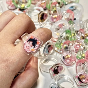 Charms personalizzati in acrilico per <span class=keywords><strong>Anime</strong></span> Kpop <span class=keywords><strong>anelli</strong></span> ruotati personalizzati per i fan degli idoli per le feste di matrimonio di compleanno mostra regali di novità - Product Image 4